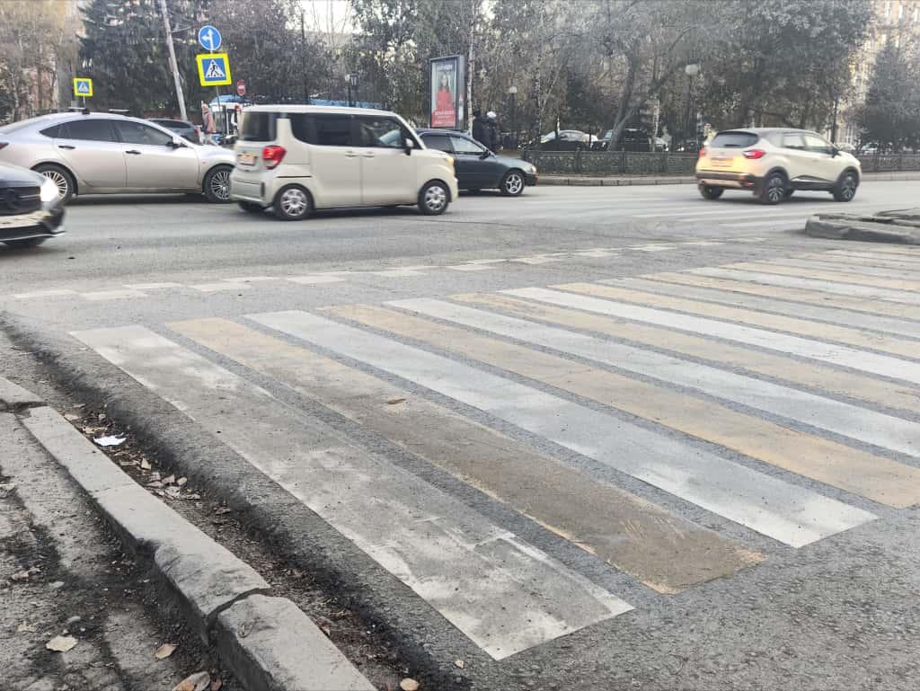 Фото Новосибирцы возмутились пылью, покрывшей город в режим «черного неба» 4